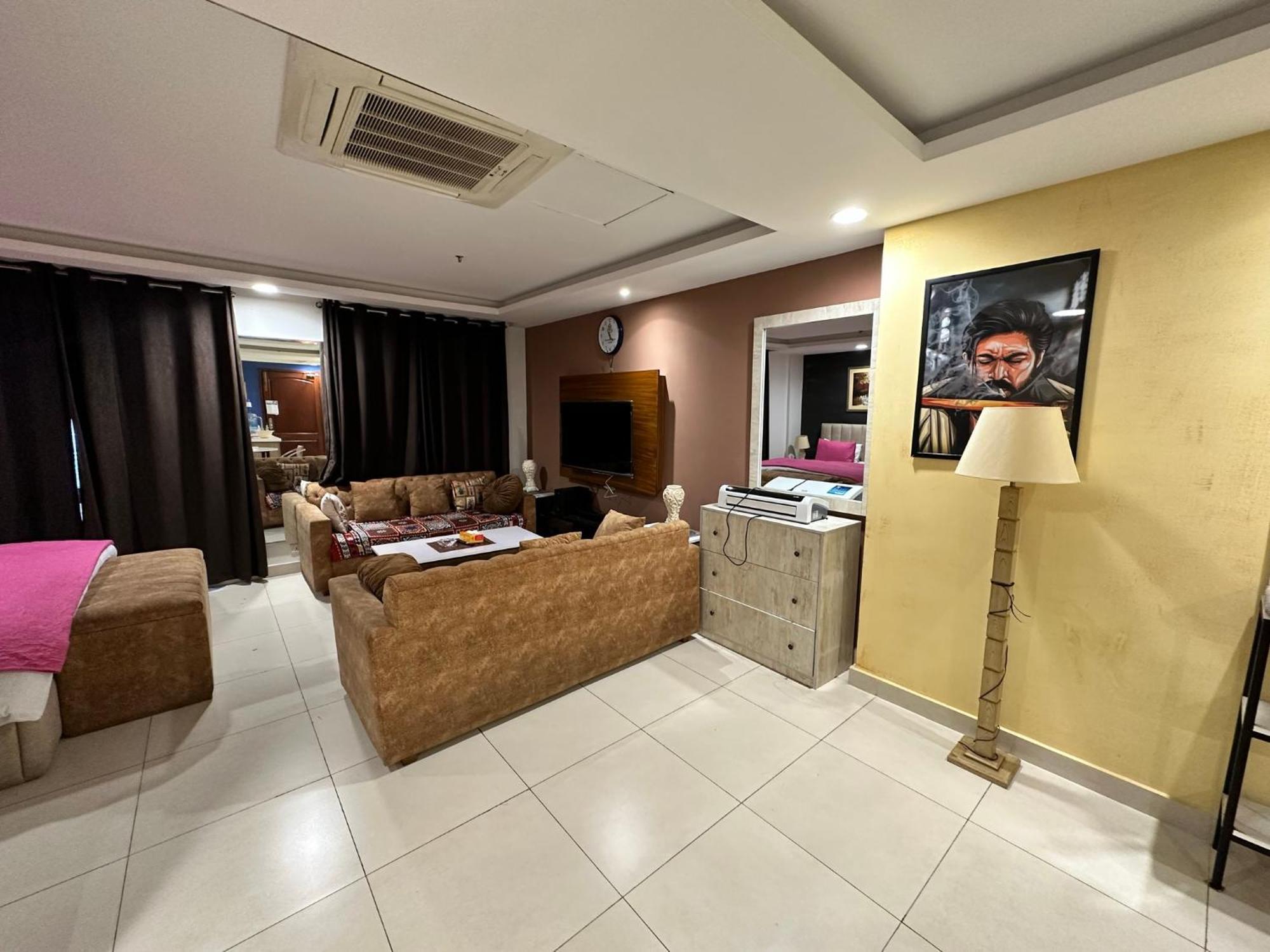 Sunset Luxury Gold Crest Mall Residency Lahore Luaran gambar